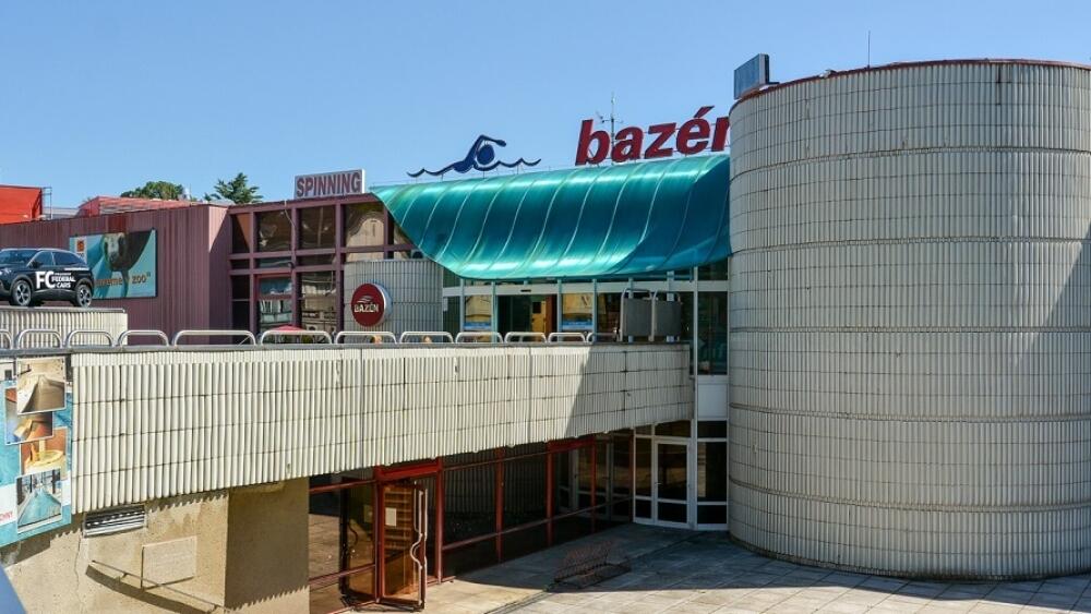 Bazén před rekonstrukcí.